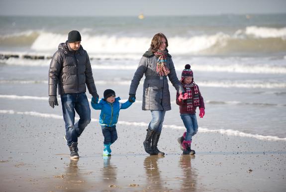 Gezin op strand | Beach Resort Nieuwvliet-Bad